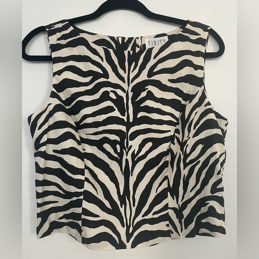 NWT FINITY Crop Top Women’s Size 12 Silk Zebra Print
